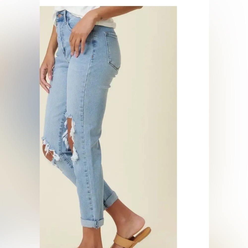 Vibrant MIU High Rise Distressed Light Wash All to Me Mom Denim Jeans - Picture 8 of 13